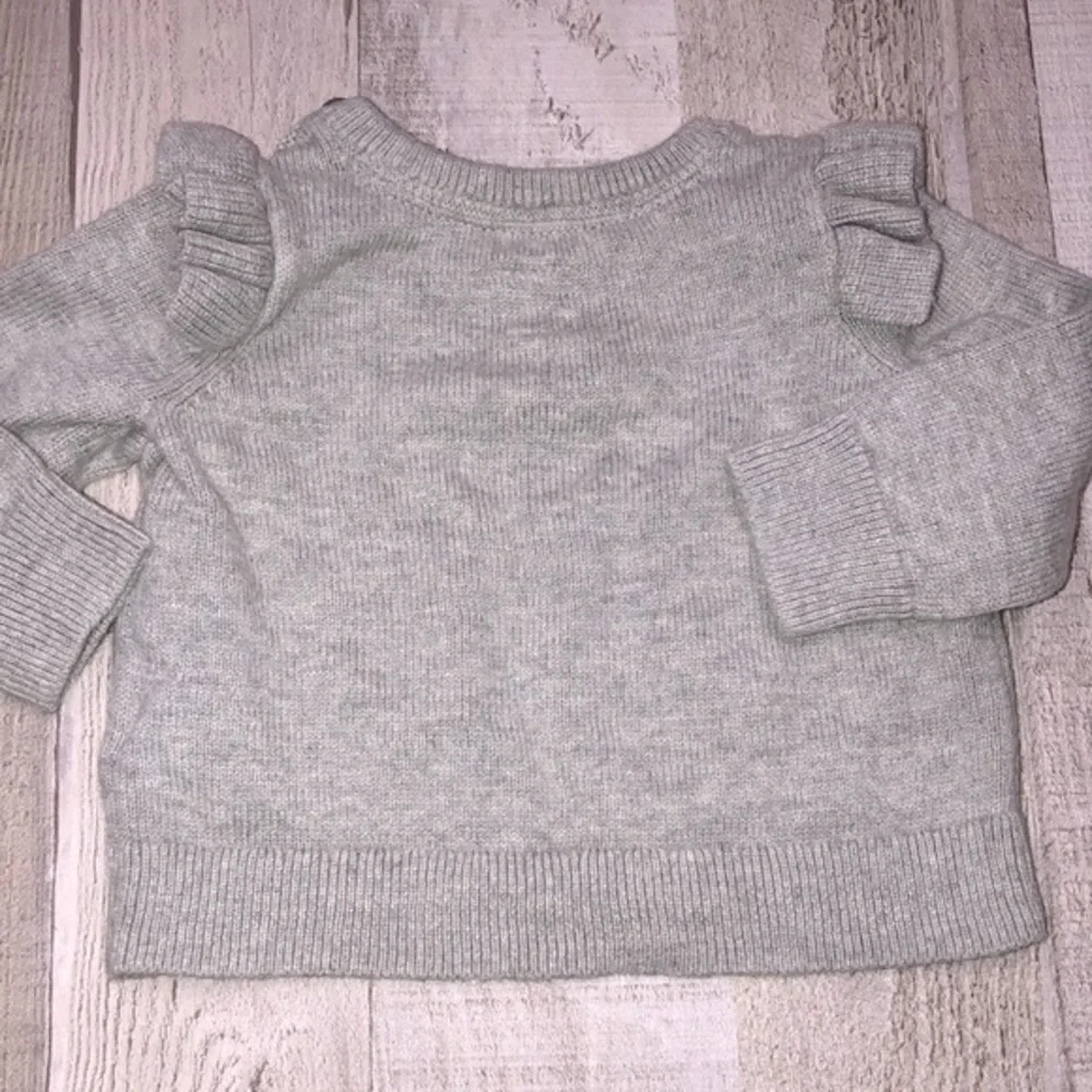 Baby Gap grey rainbow heart sweater with ruffle sleeves size 0-3 months